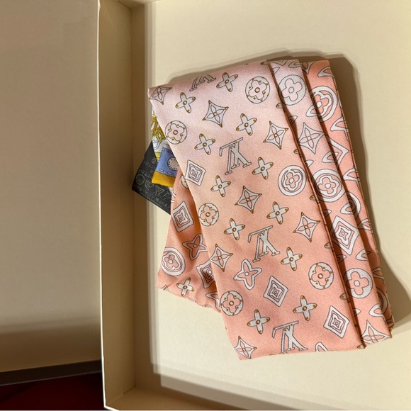 Louis Vuitton Bandeau Twilly WITH BOX - Picture 5 of 7